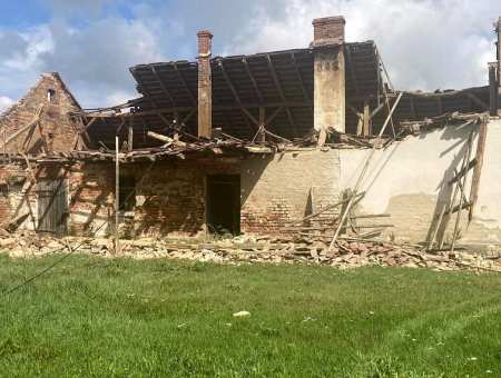 Zawalił się dach na budynku