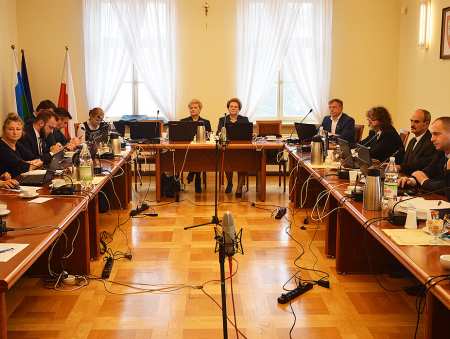 Radni poparli decyzje burmistrza