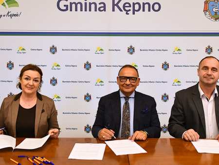 Pierwsze umowy podpisane