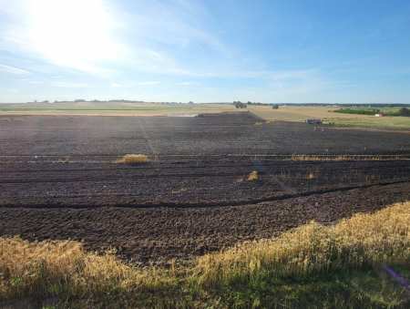 56 strażaków gasiło pożar zboża