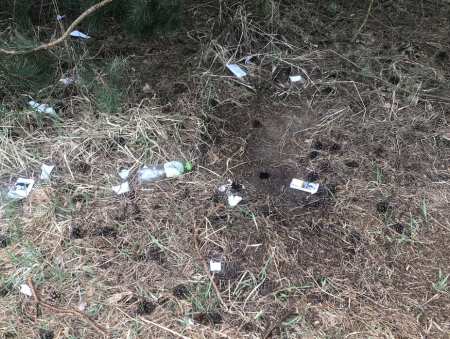 Zostawił w lesie śmieci… z danymi osobowymi