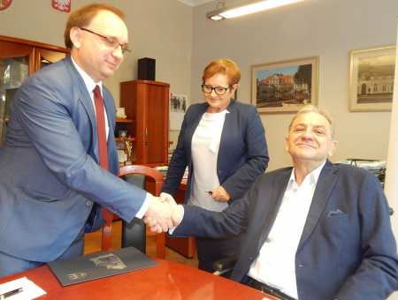 Powiat dotuje szpital i policję