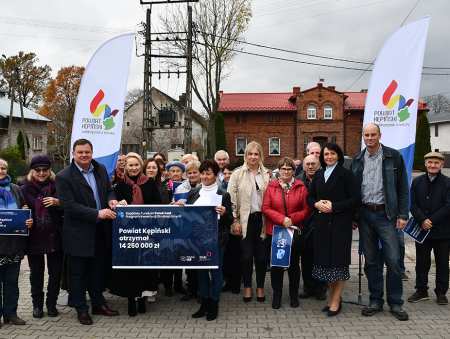 Droga z Polskiego Ładu w Mnichowicach