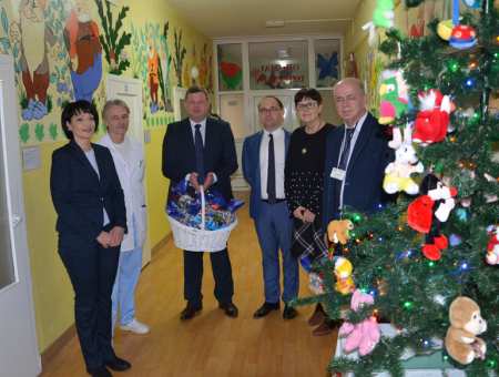 Powiatowy Mikołaj w szpitalu