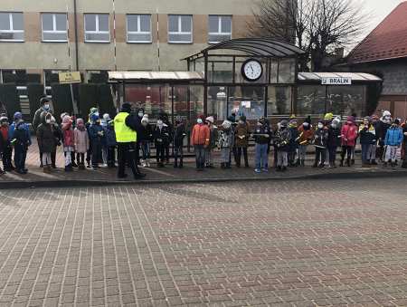 Lekcja bezpieczeństwa na przejściu dla pieszych