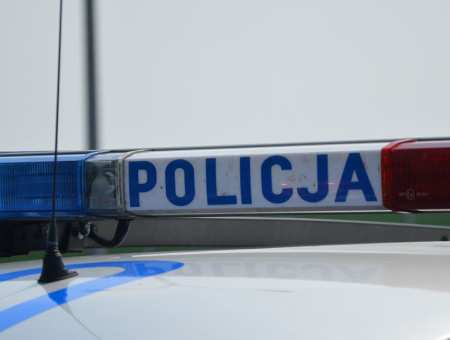 Zjechała na pobocze i dachowała