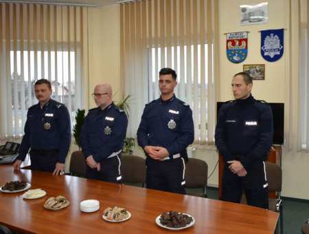 Policjanci łamali się opłatkiem