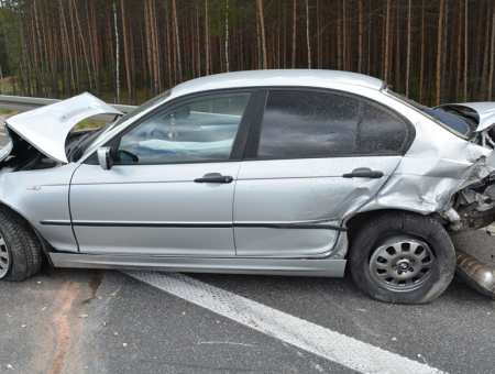 Stracił panowanie nad pojazdem i uderzył w bmw