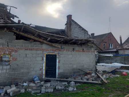Zawalił się dach na budynku gospodarczym