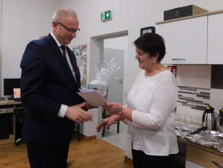 Seniorki gościły wojewodę przy świątecznym stole