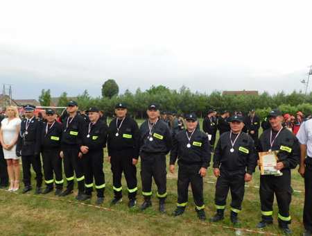 Mieszkańcy dopingowali strażaków