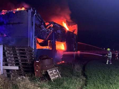 Spłonął warsztat samochodowy
