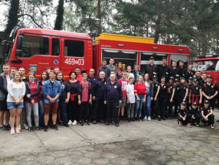 Pracowite wakacje młodych strażaków