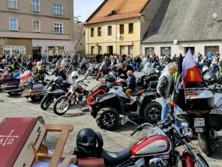 Na motocyklu w świat