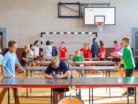 Dwa medale filigranowych tenisistek z Mroczenia