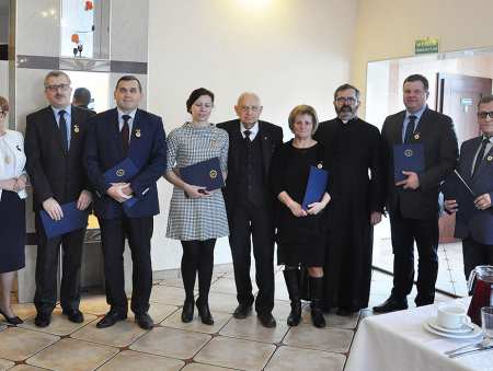 Ludzie złotego wieku świętowali
