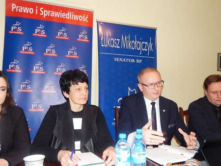 Skorzystają z doświadczenia minister?