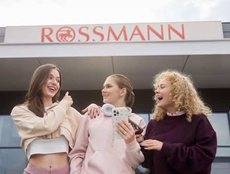 „Przydatne w drogerii” – korzystaj z aplikacji na zakupach w Rossmannie